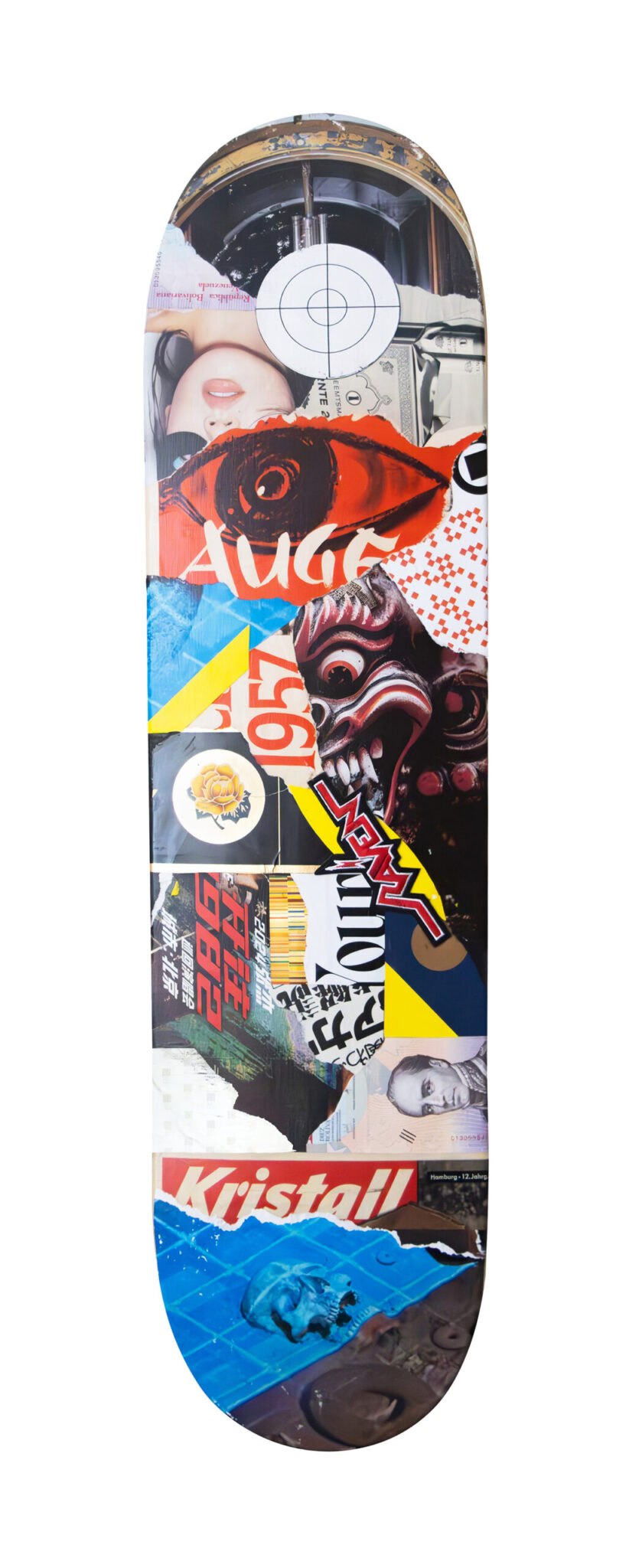 “Krystall” is a collage artwork crafted on a maple wood skateboard deck. Elements and parts from China, Japan, Germany and Venezuela were placed and ordered in an ordered and harmonious pattern, mimicking in its own way the atoms of crystall.